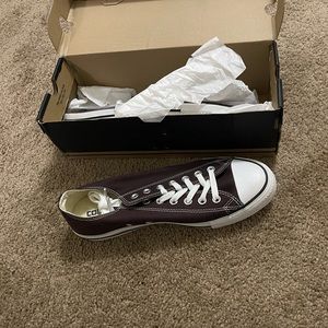 Mens size 9 converse